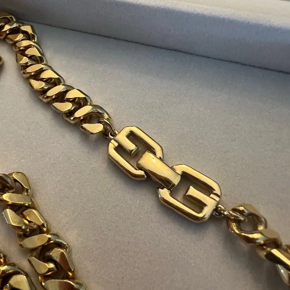 GIVENCHY Vintage 30” Cuban Link Chain - Picture 4 of 6